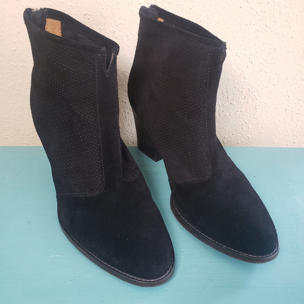 AQUATALIA Ankle Boots Womens 10 Black Perforated Suede Back Zip Minimalist Italy